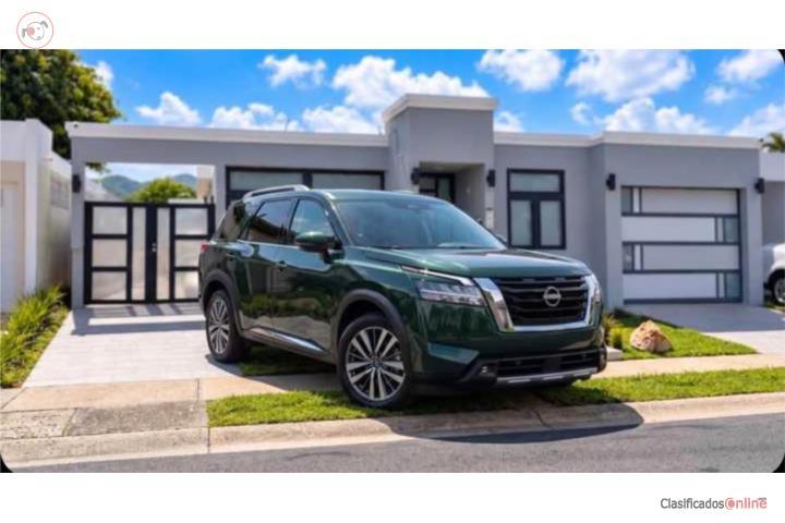 Nissan Pathfinder SL 2023 con techo panorámico y tapicería de piel